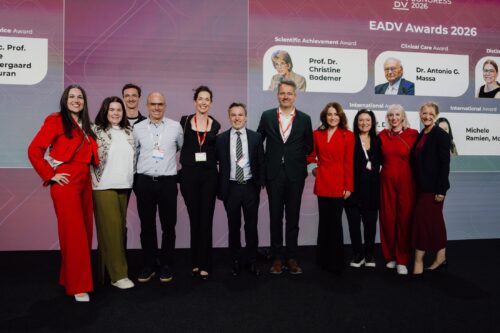 ไบเออร์สด๊อรฟ ตอกย้ำความเป็นผู้นำด้าน Skin Science บนเวที EADV Congress 2026นำเสนอแนวคิดใหม่ของการดูแลผิวเป็นสิวต่อประชาคมแพทย์ผิวหนังระดับโลก ต่อยอดความก้าวหน้าด้าน Skin Microbiome สู่นวัตกรรม Eucerin DERMOPURE CLINICAL PROBIOM8